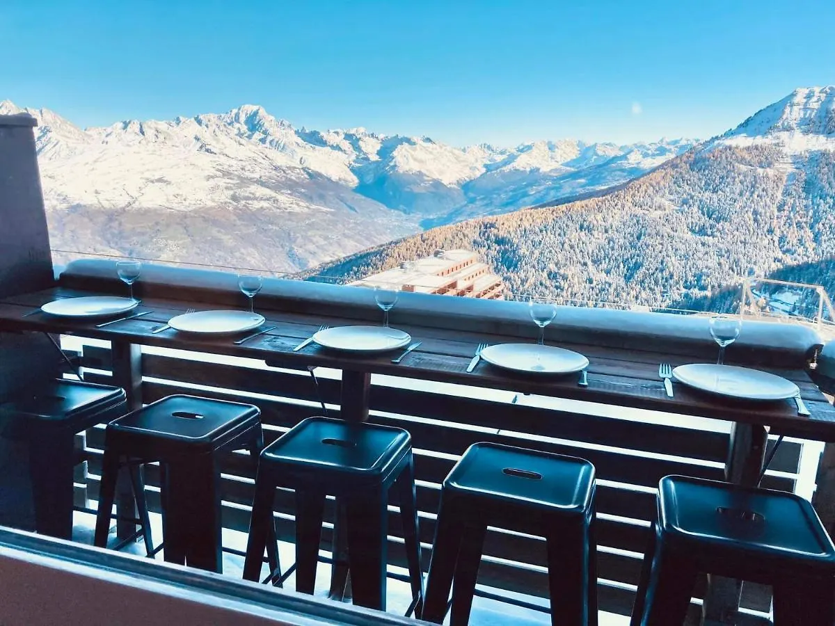 Contacts de Appartement skis aux pieds